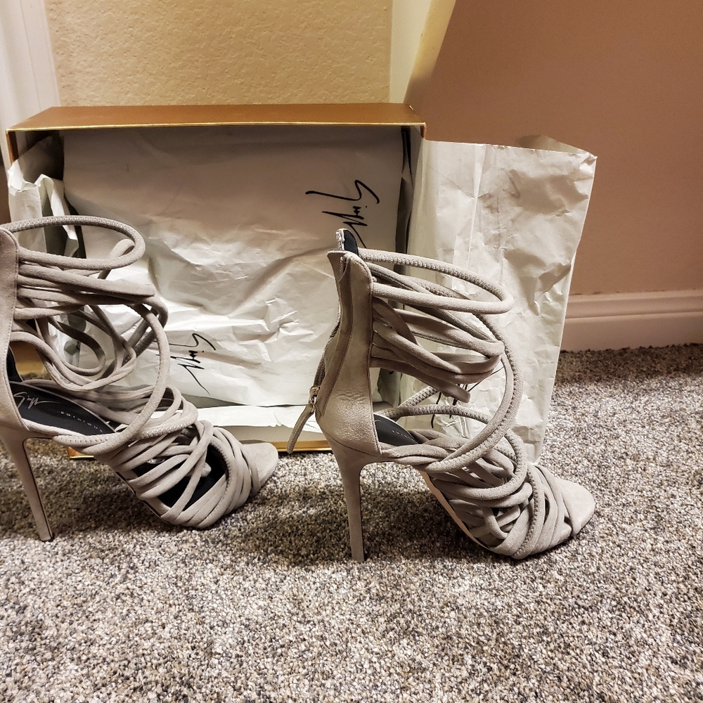 Shoes - Picture 13 of 16